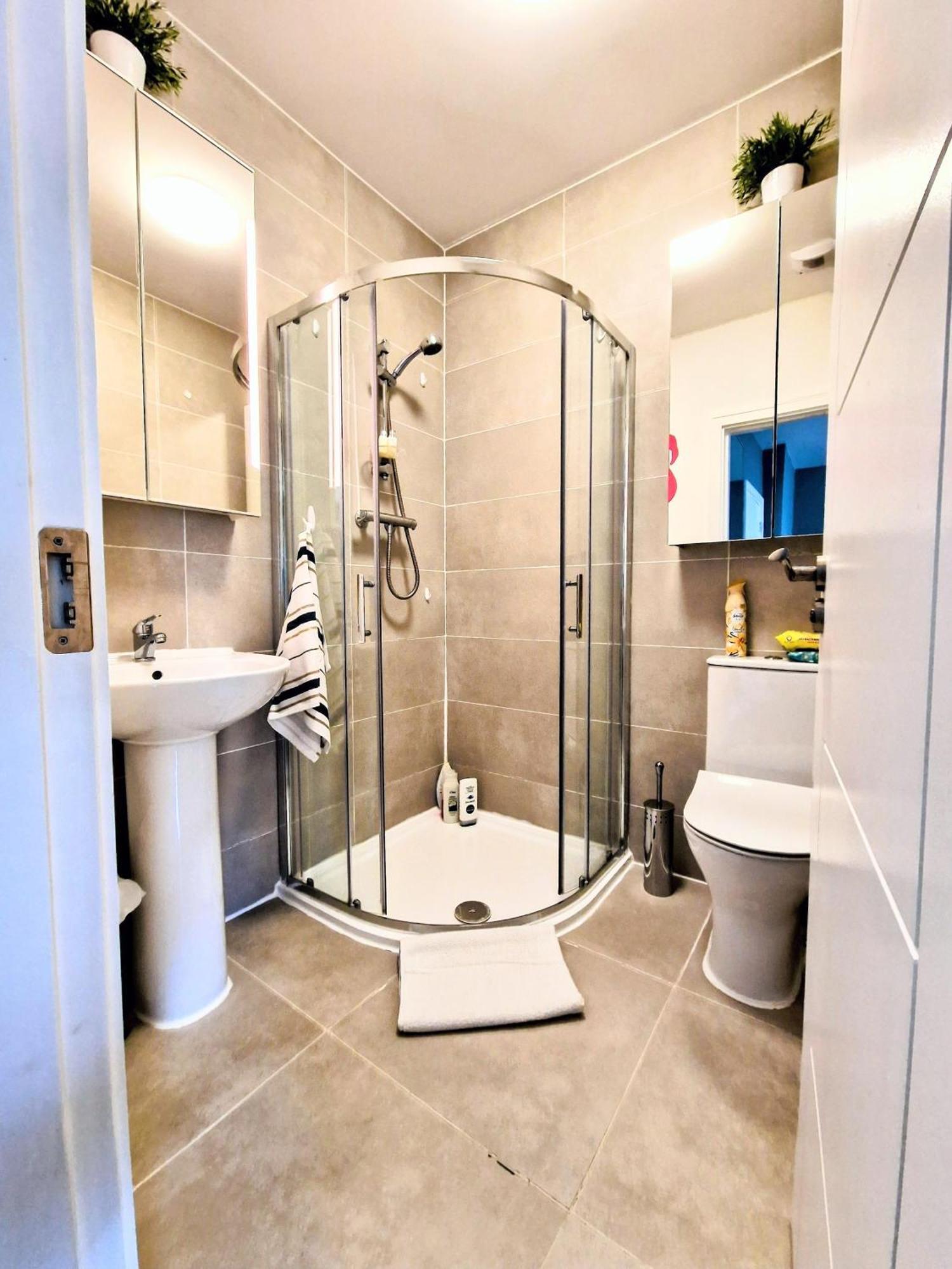 Master Bedroom With Ensuite Lucan Exterior foto